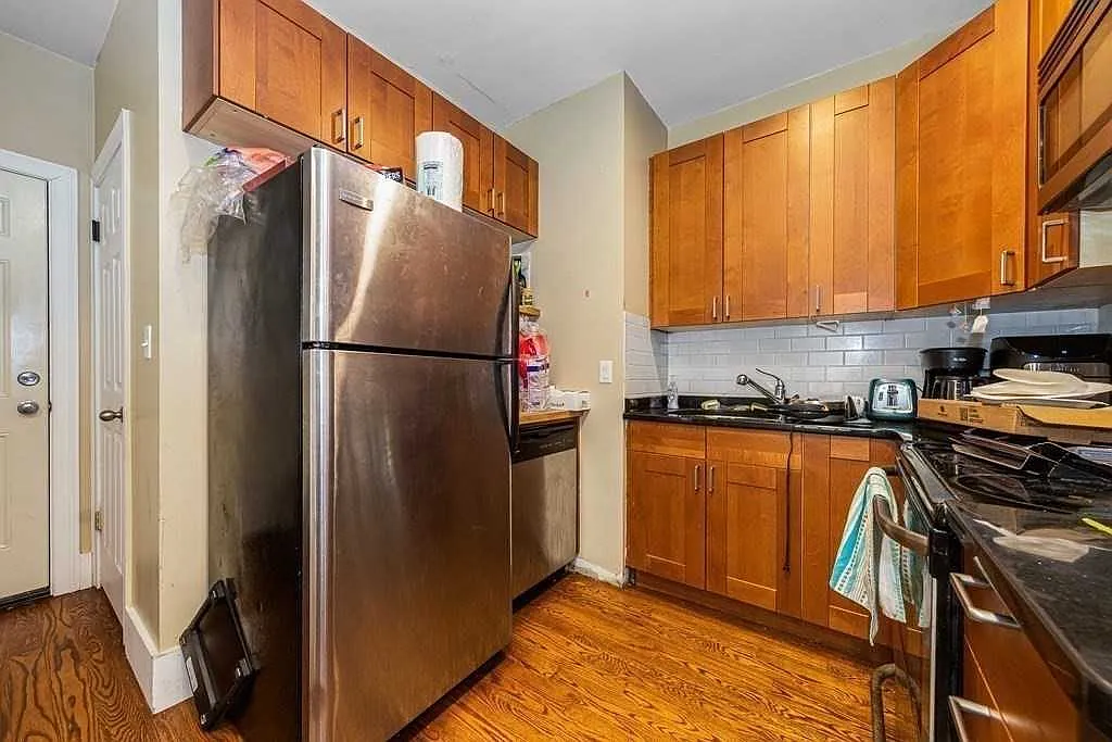 4 bed, $6,600 — Photo 2