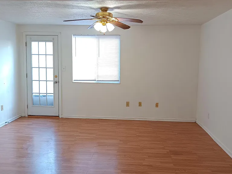 40 Lucinda Ct — Photo 2