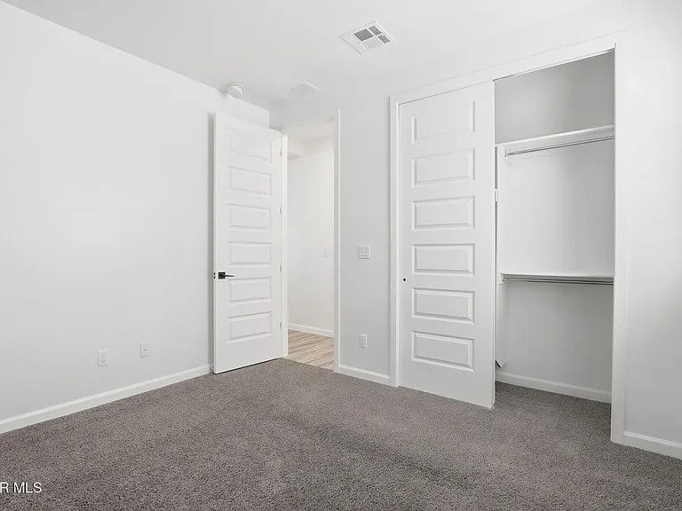 253 Farnborough St — Photo 27