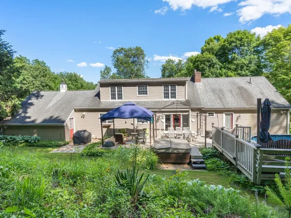 12 Hillside Dr, Brimfield, MA 01010