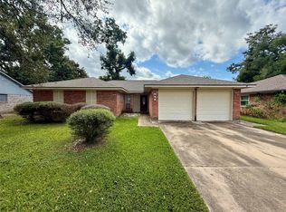 217 Banyan Dr, Lake Jackson, TX 77566