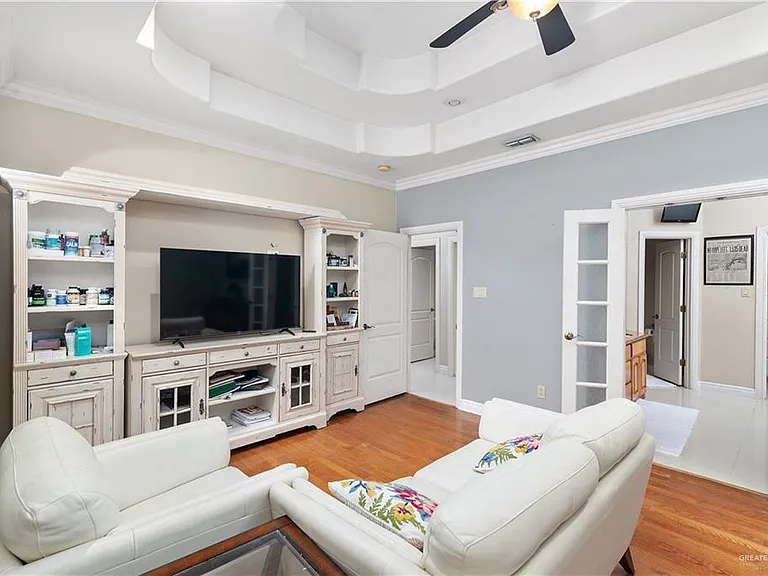 2401 W Rhin Dr — Photo 24