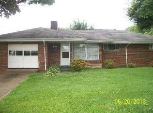 1330 W 13th St, Nitro, WV 25143