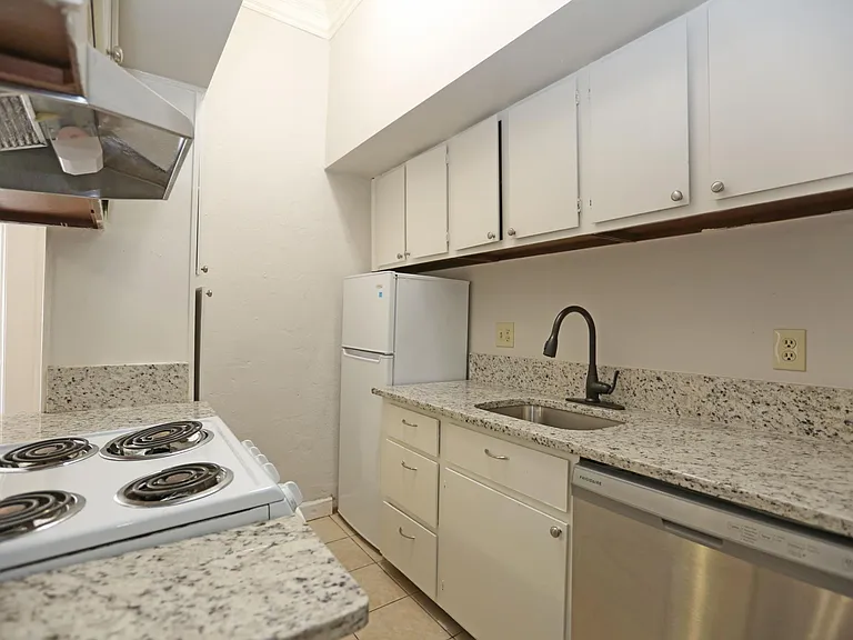 101 S Victory St #208 — Photo 7