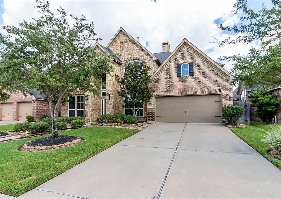 1st image of 2823 Park Hills Dr