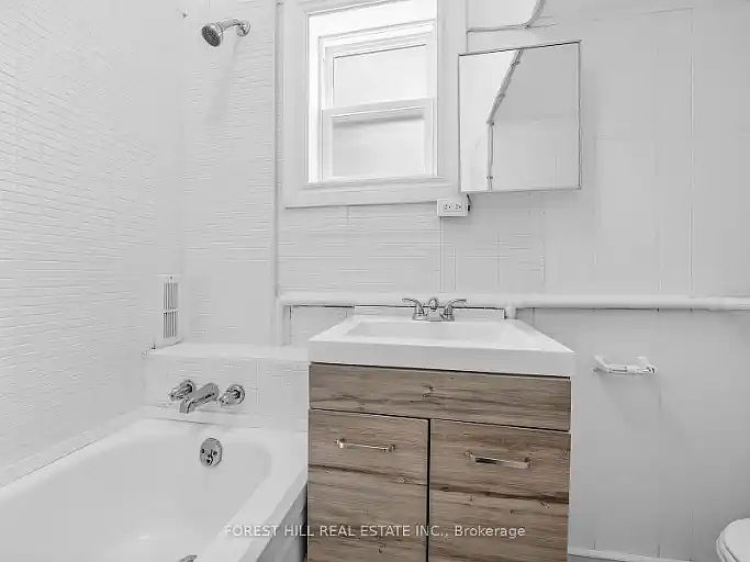 1st image of 419 Dufferin St #1A