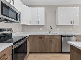 22 Everett St #429, Westwood, MA 02090