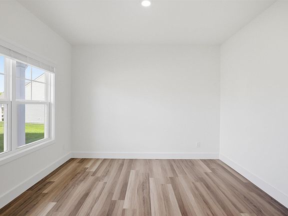 4th image of 5163 Runnerstone Rd
