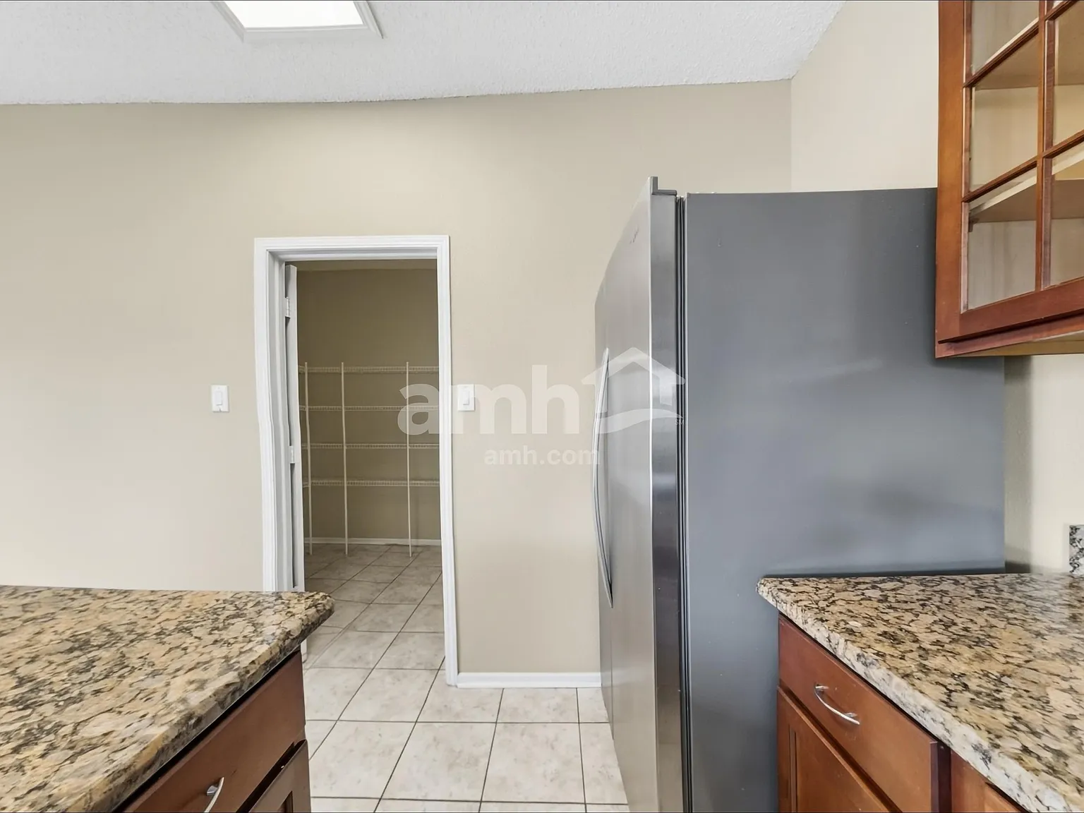 3 bed, 2.5 bath, 2152 sqft, $2,300 — Photo 3