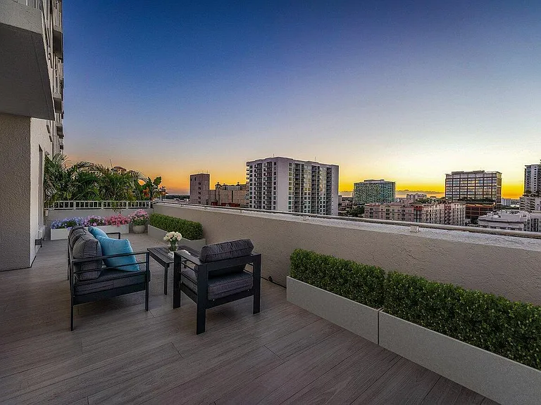 255 Evernia St #1115 — Photo 32