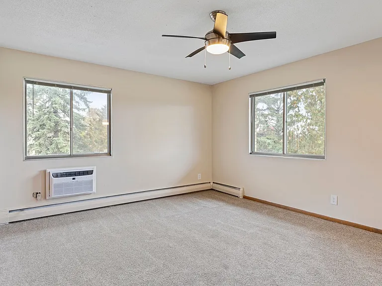 Imperial Heights Apartments — Photo 27