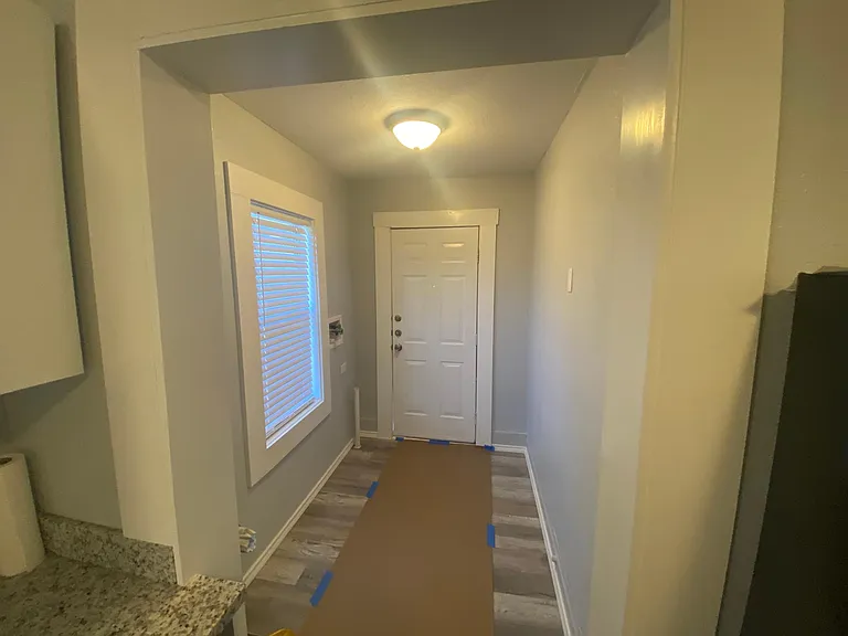 208 E Sterling St — Photo 7