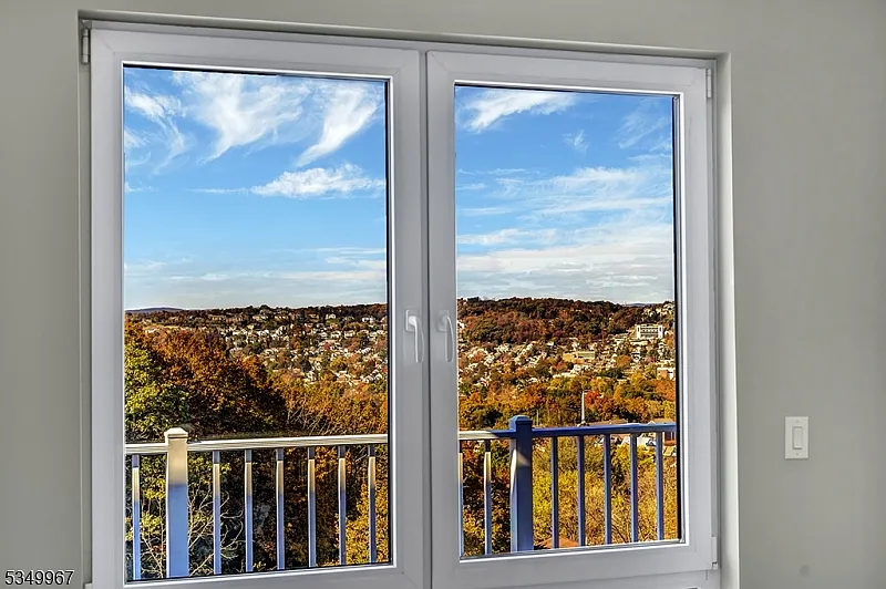 2 bed, 1100 sqft, $2,900 — Photo 3