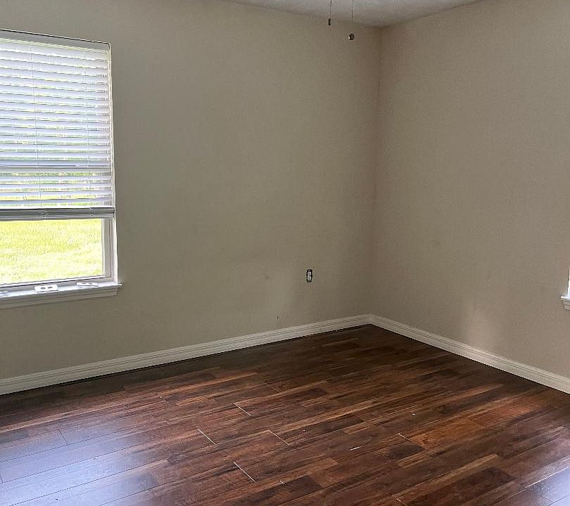 2nd image of 939 One Oak Chase Rd #A