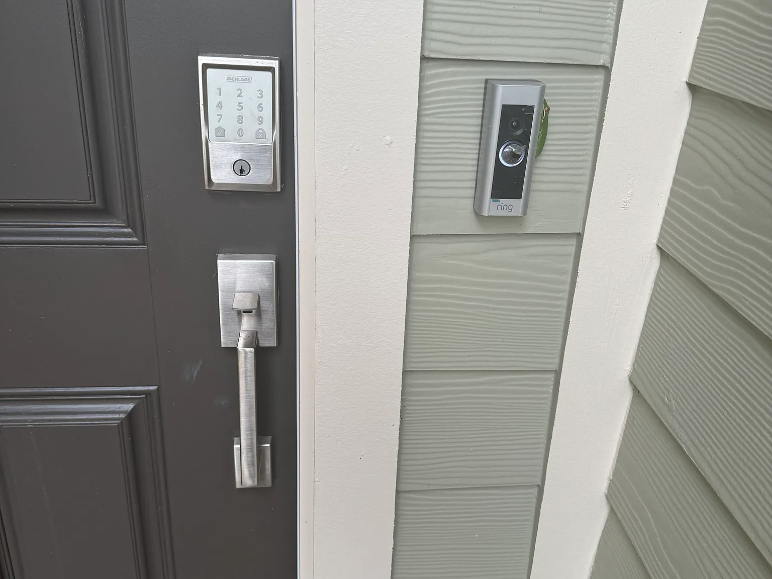 4 bed, 2040 sqft, $2,199 — Photo 2