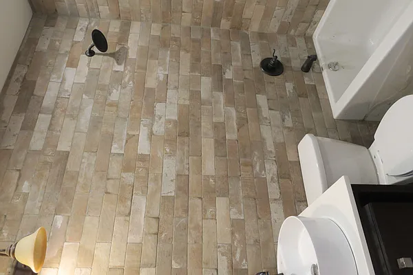 Rented by Joel Weisz, LREB | media 27