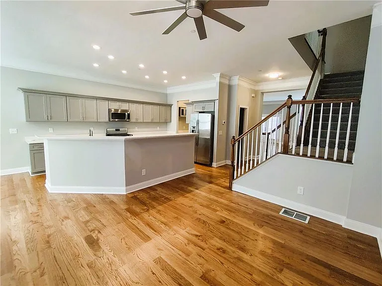 211 Creekway Xing SE — Photo 6