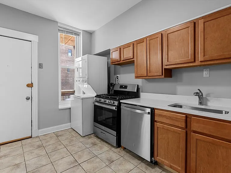 1133 N State St #4D — Photo 6