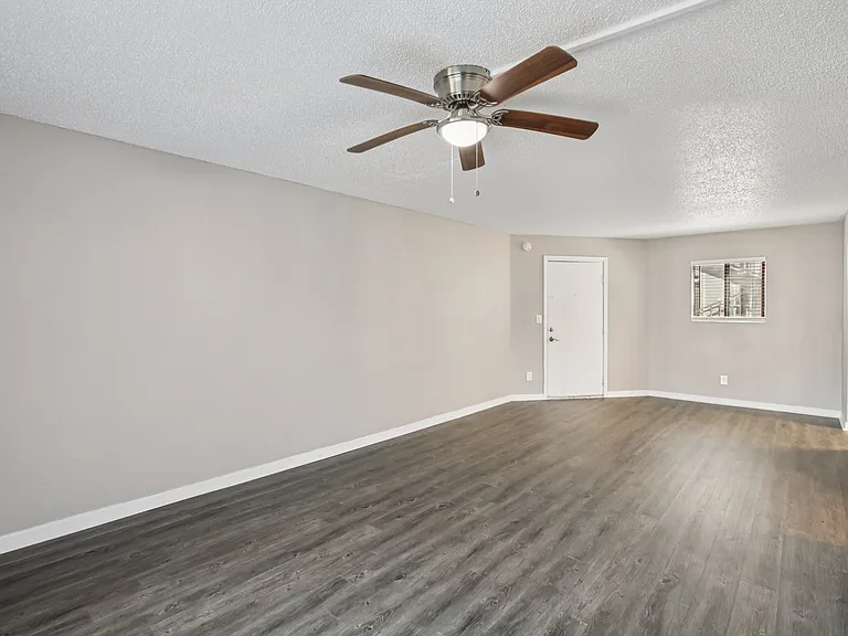 Meridian Luxury Condominiums — Photo 30