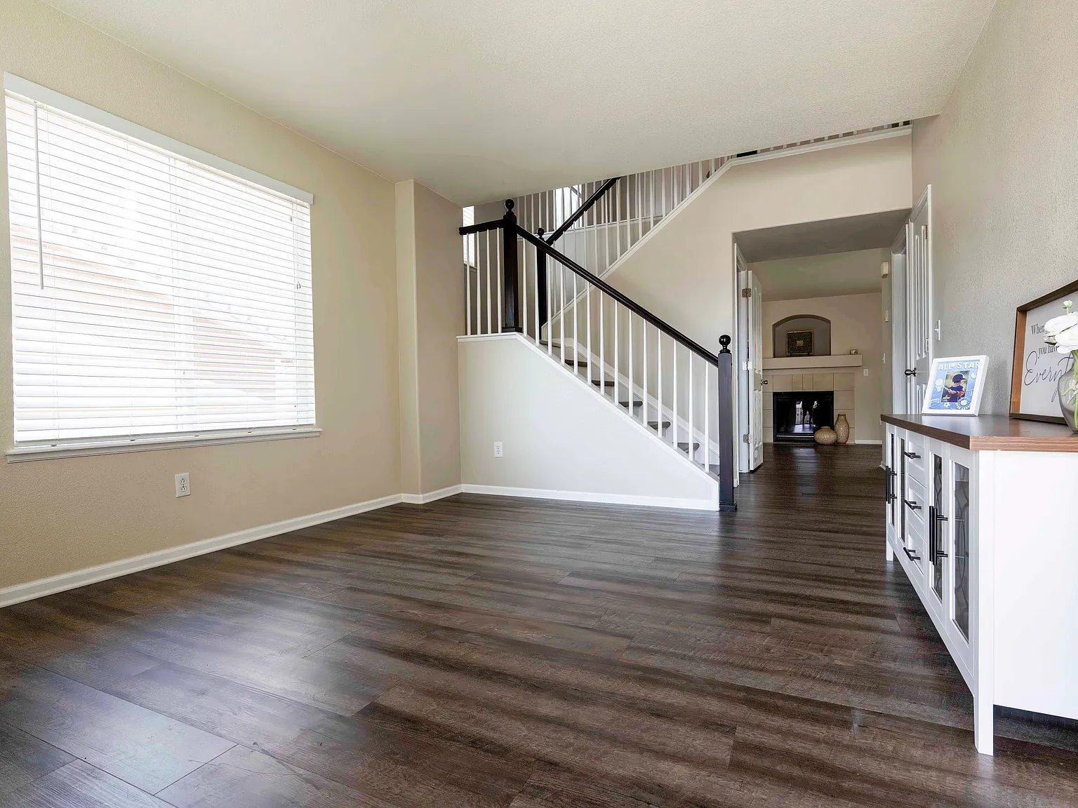 4 bed, 2880 sqft, $2,700 — Photo 2
