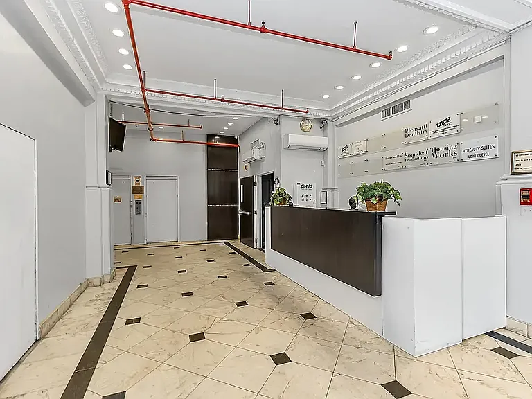 81 Willoughby St #403 — Photo 6