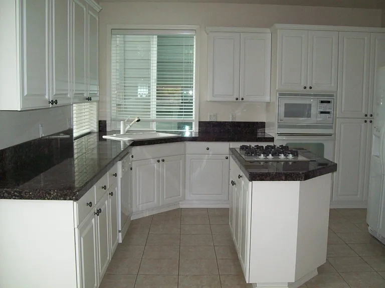 12556 NW Brimpton Ct — Photo 6