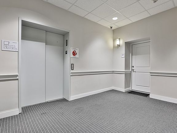 2nd image of 1022 Hancock St Unit 301