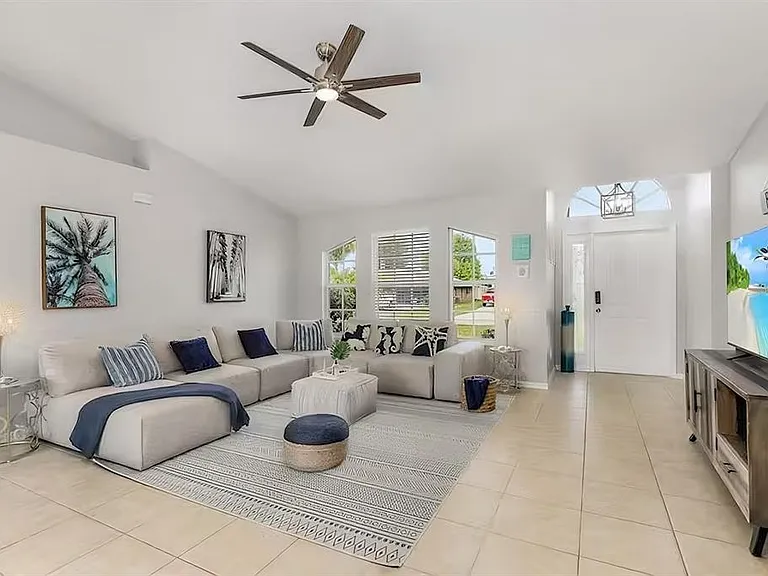 2705 SW 11th Pl — Photo 6