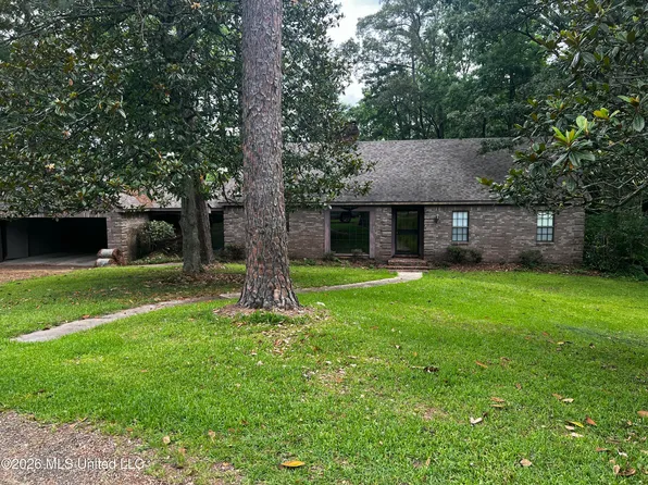 100 Camellia Cir, Florence, MS 39073