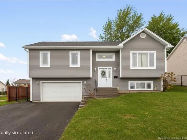 13 Harris St, Oromocto, NB E2V 0A7