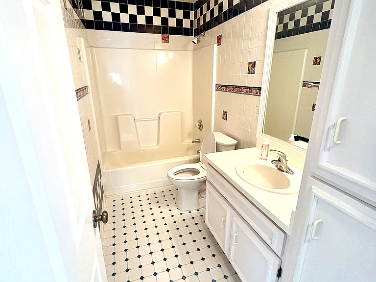 5240 Spinnaker Ct — Photo 22