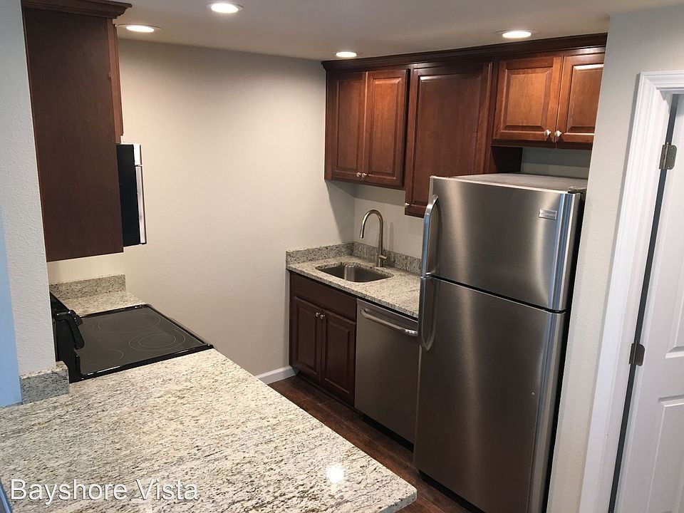 1st image of 11615 91st Ln Ne #11