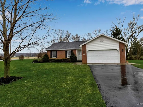 2196 Florence Dr, Ransomville, NY 14131