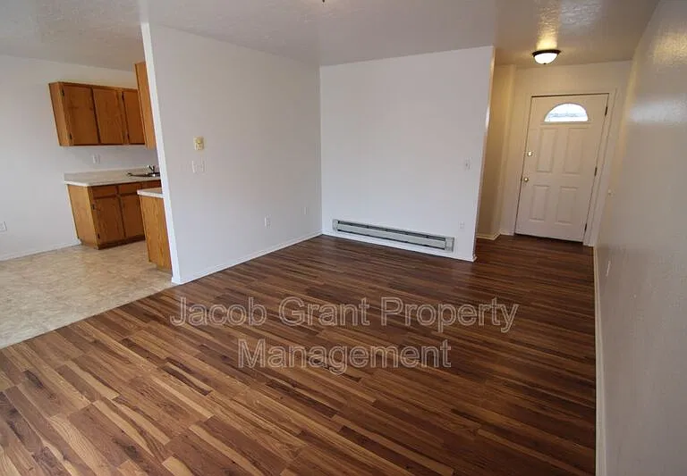 385 Golden St #2 — Photo 9