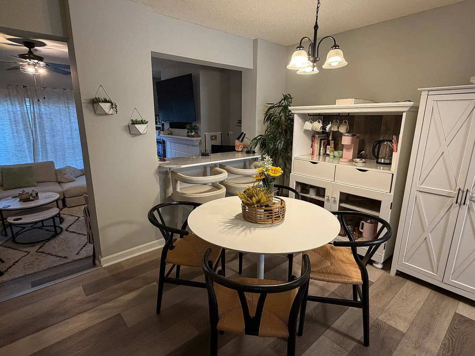 2 bed, 1.5 bath, 1100 sqft, $1,950 — Photo 3