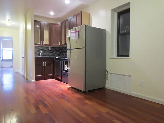 Rented by Robyn Lee, LREB | media 11