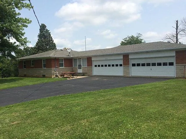 3030 Hillview Ln photo 1