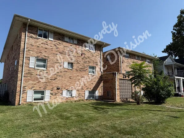 126 N Walnut St APT 5, Springfield, IL 62702