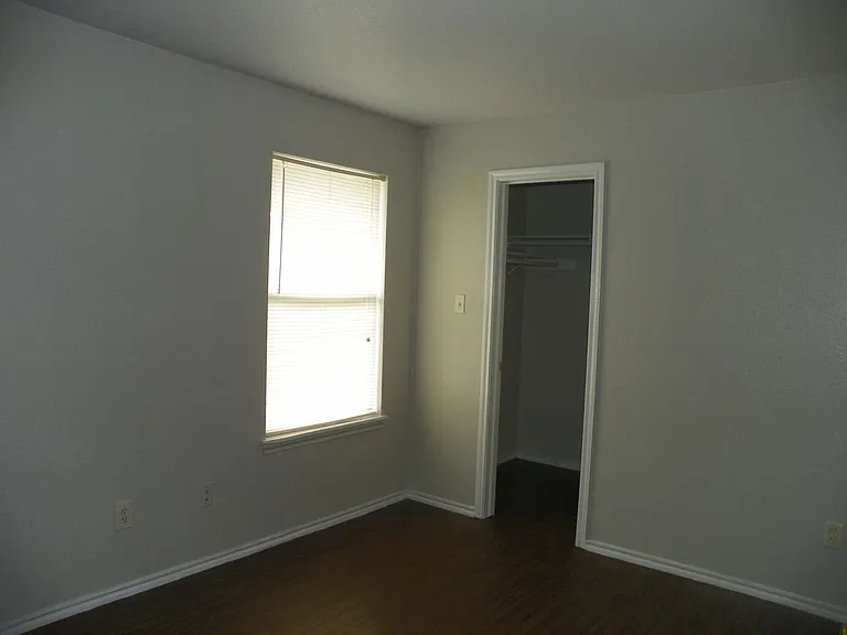2221 Creekside Ln — Photo 13