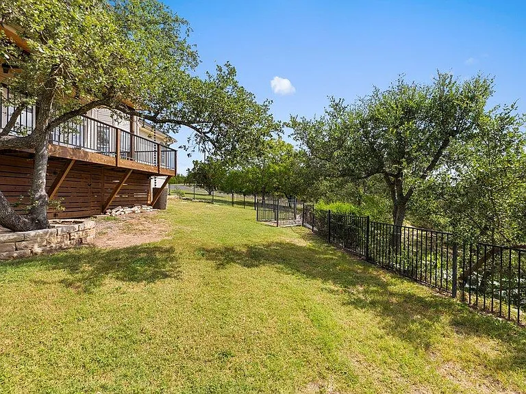 17133 Majestic Ridge Rd — Photo 31