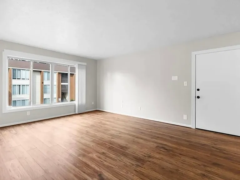 30 Pacific Dr #1 — Photo 5