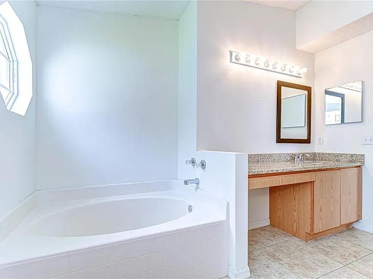 18303 Elmhurst Ln — Photo 34