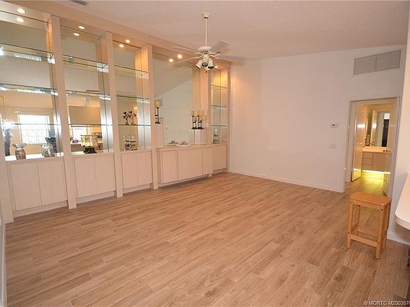4th image of 1514 NW Amherst Dr APT B