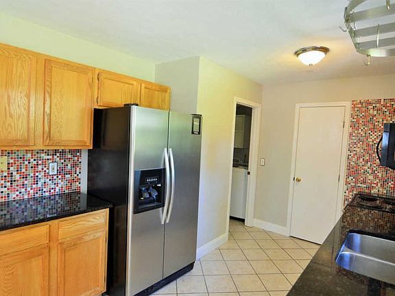 5th image of 668 Weeping Willow Ln