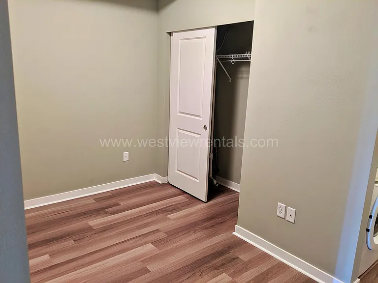 200 E Maple St — Photo 238
