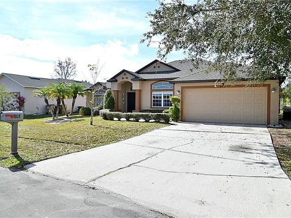 2nd image of 807 Hastin Pl