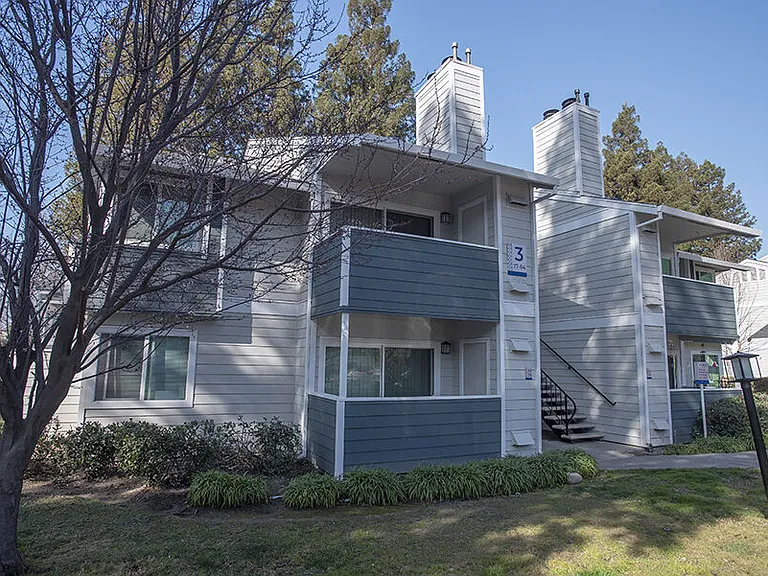 Oak Ridge Apartments — Photo 1