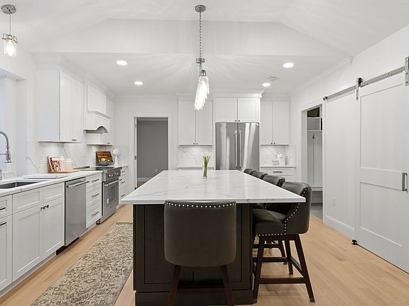 4th image of 4 Aerial St