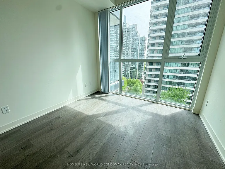 4955 Yonge St #806 — Photo 11