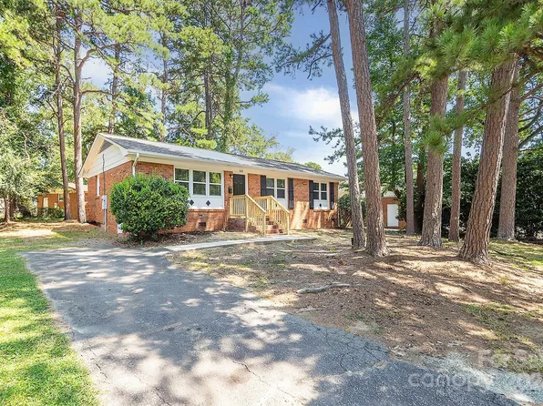 510 Scottsbrook Dr, Charlotte, NC 28213